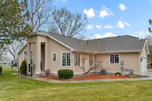 337 E Pavilion Circle, Saratoga Springs, UT 84045 - Photo 2