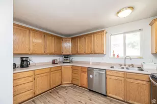 1094 N Angel St W, Layton, UT 84041 - Photo 10