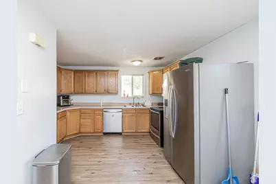 1094 N Angel St W, Layton, UT 84041 - Photo 12