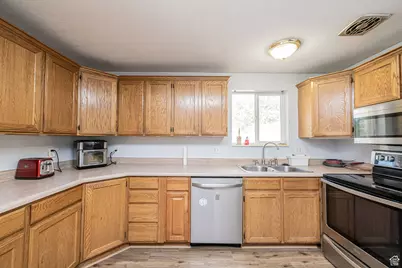 1094 N Angel St W, Layton, UT 84041 - Photo 8