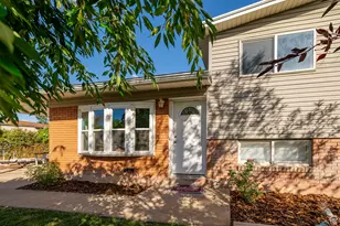 1094 N Angel St W, Layton, UT 84041 - Photo 2