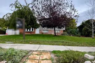 1094 N Angel St W, Layton, UT 84041 - Photo 4