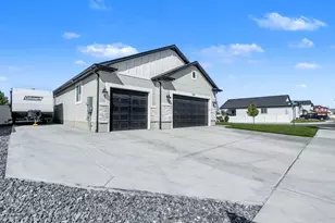 3881 N Chapman Dr, Eagle Mountain, UT 84005 - Photo 4