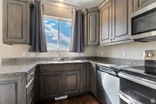 454 S Corner View Dr E, Tooele, UT 84074 - Photo 10