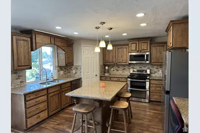 890 E Brookshire Dr, Kaysville, UT 84037 - Photo 6