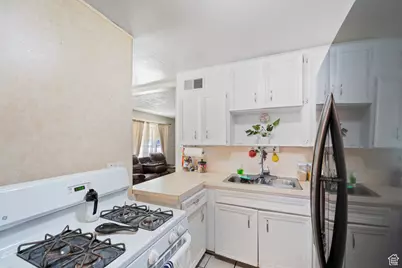 4490 W 5055 S, Kearns, UT 84118 - Photo 10