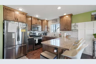 167 E Lakeview Dr, Vineyard, UT 84059 - Photo 12