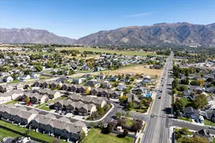 2048 N Evans Cove Loop, Layton, UT 84041 - Photo 4