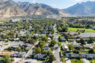 6701 S 2445 E, Cottonwood Heights, UT 84121 - Photo 46