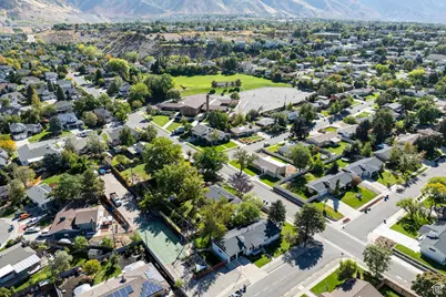 6701 S 2445 E, Cottonwood Heights, UT 84121 - Photo 44