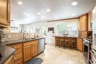 6701 S 2445 E, Cottonwood Heights, UT 84121 - Photo 12