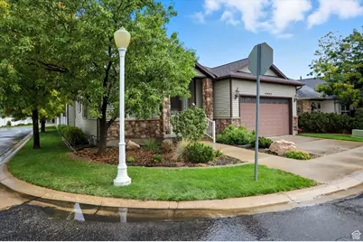 4602 S Hathaway Dr E, Roy, UT 84067 - Photo 2