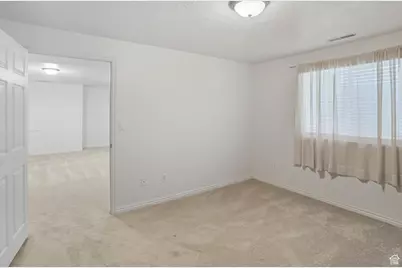 4602 S Hathaway Dr E, Roy, UT 84067 - Photo 42