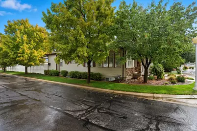 4602 S Hathaway Dr E, Roy, UT 84067 - Photo 4