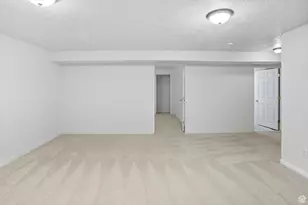 4602 S Hathaway Dr E, Roy, UT 84067 - Photo 38