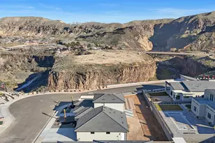 296 E 1100 N, Hurricane, UT 84737 - Photo 12
