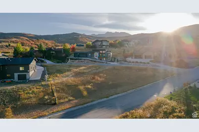 1018 S Meadowlark Ln #2, Huntsville, UT 84317 - Photo 4