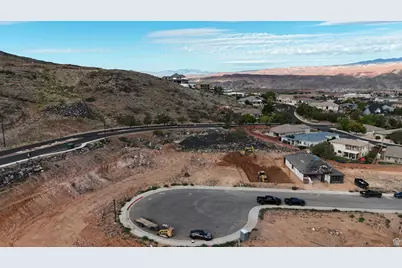 426 S 2250 W #27, Hurricane, UT 84737 - Photo 2