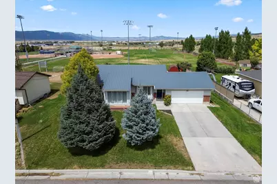 335 E 300 N, Ephraim, UT 84627 - Photo 2