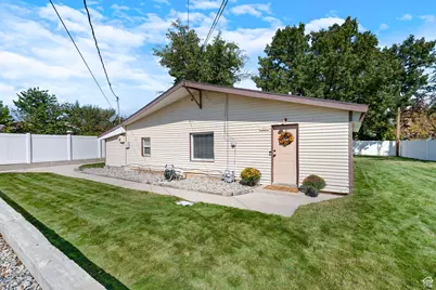 28 W Stauffer Ln S, Murray, UT 84107 - Photo 2