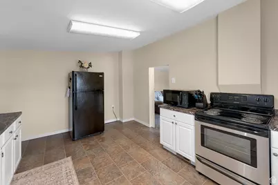 28 W Stauffer Ln S, Murray, UT 84107 - Photo 8