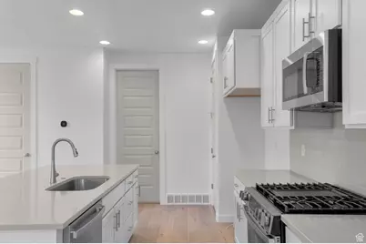 6738 W Docksider Dr, South Jordan, UT 84009 - Photo 10