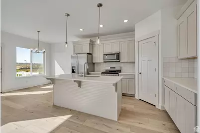 1027 W Coral Charm Way, Saratoga Springs, UT 84045 - Photo 10