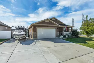 1097 W 850 S, Clearfield, UT 84015 - Photo 2