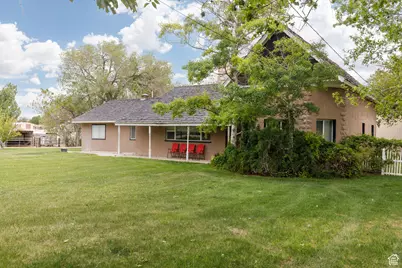 295 S State St, Ferron, UT 84523 - Photo 2