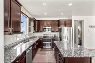 1332 W 1500 N, Lehi, UT 84043 - Photo 4