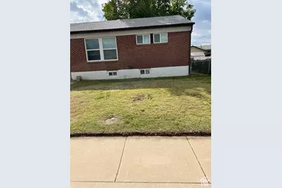 325 E 4425 S, Washington Terrace, UT 84405 - Photo 2