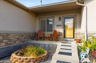 690 W Sagewood Cir S, Grantsville, UT 84029 - Photo 8