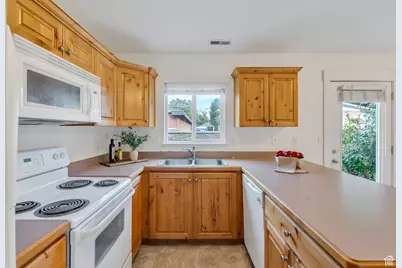 381 S State St E #12, Provo, UT 84606 - Photo 6