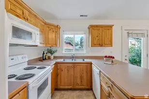 381 S State St E, Provo, UT 84606 - Photo 6