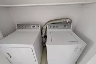 955 E Creekhill Ln, Midvale, UT 84047 - Photo 14