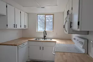 955 E Creekhill Ln, Midvale, UT 84047 - Photo 10