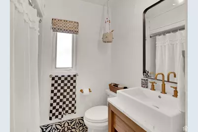 5295 S Holladay Blvd E, Salt Lake City, UT 84117 - Photo 16