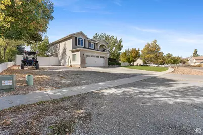 374 S Davenport Dr E, Grantsville, UT 84029 - Photo 4