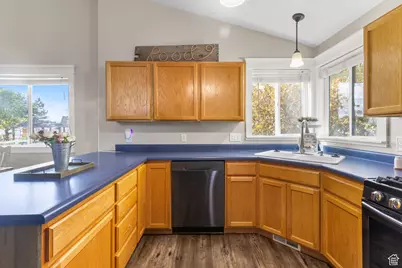 374 S Davenport Dr E, Grantsville, UT 84029 - Photo 12