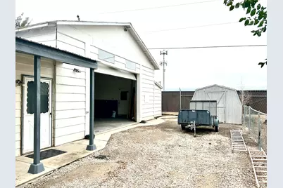 439 E 400 S, Vernal, UT 84078 - Photo 2