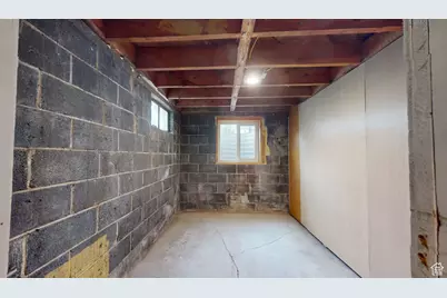496 E Main St, Wellington, UT 84542 - Photo 24