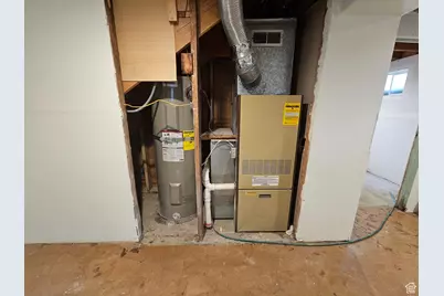 496 E Main St, Wellington, UT 84542 - Photo 26