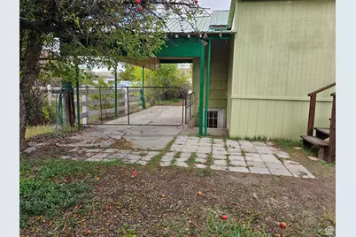 496 E Main St, Wellington, UT 84542 - Photo 32