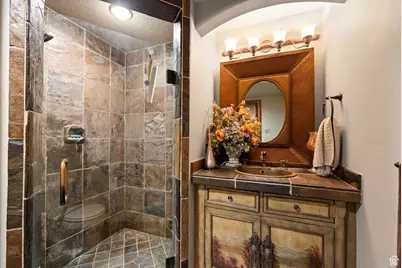 2238 E Cottonwood Cove Ln, Cottonwood Heights, UT 84121 - Photo 62