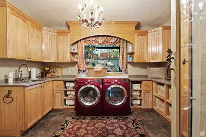 2238 E Cottonwood Cove Ln, Cottonwood Heights, UT 84121 - Photo 42