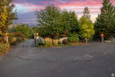 2238 E Cottonwood Cove Ln, Cottonwood Heights, UT 84121 - Photo 110