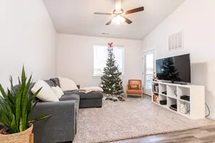 13527 S Hanley Ln W, Riverton, UT 84096 - Photo 2