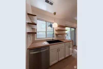 6056 S 2075 E, Holladay, UT 84121 - Photo 8