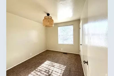 6056 S 2075 E, Holladay, UT 84121 - Photo 14