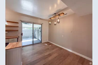 6056 S 2075 E, Holladay, UT 84121 - Photo 4